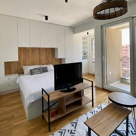 Sunshine Apartment Skopje Buitenkant foto