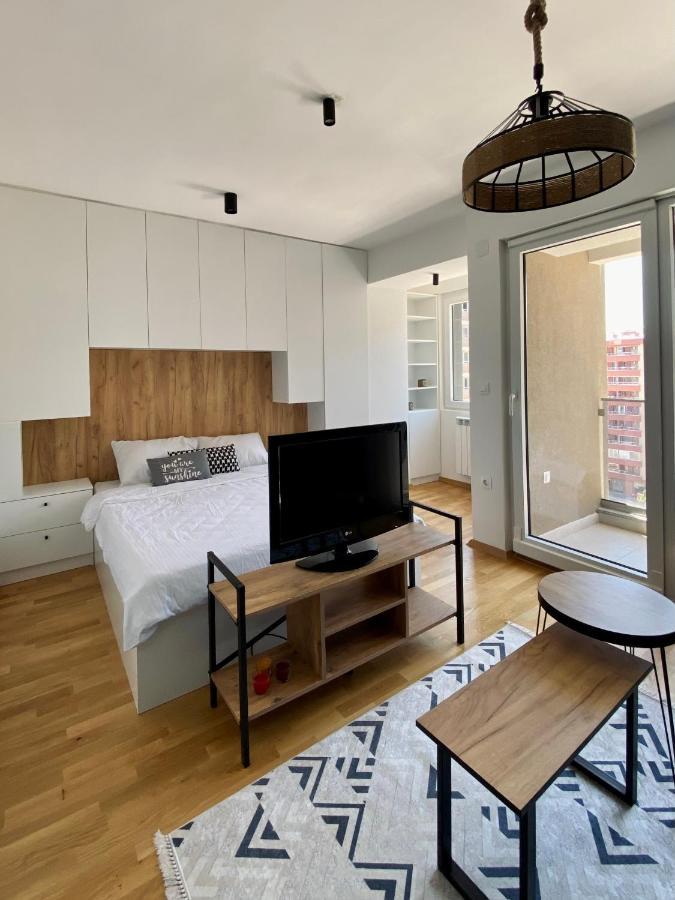 Sunshine Apartment Skopje Buitenkant foto