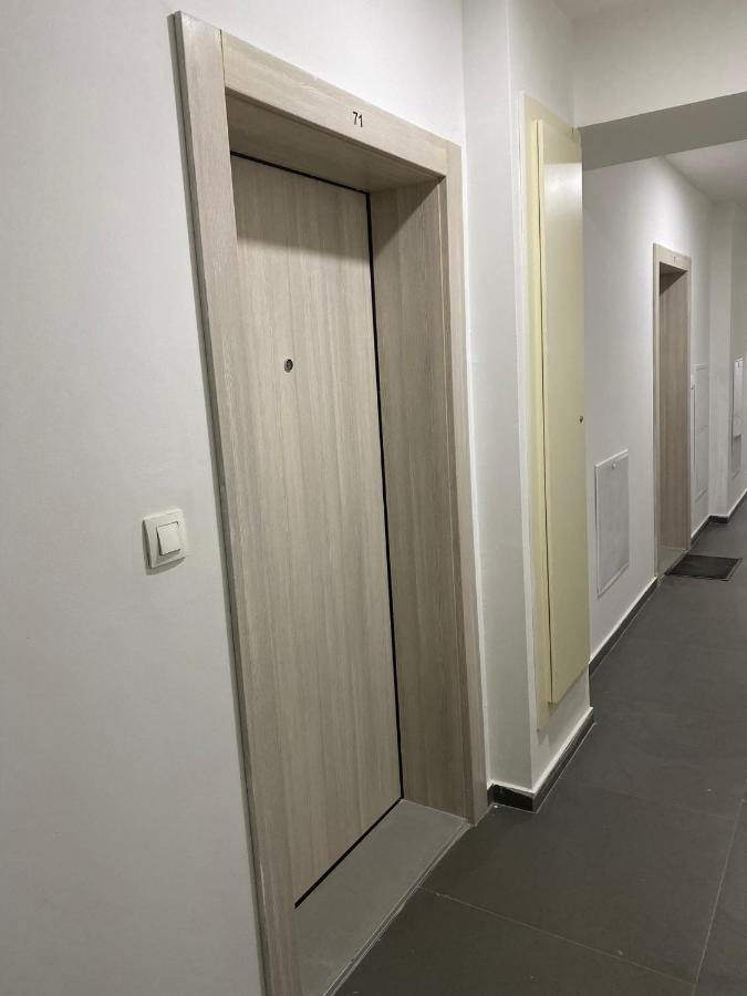 Sunshine Apartment Skopje Buitenkant foto